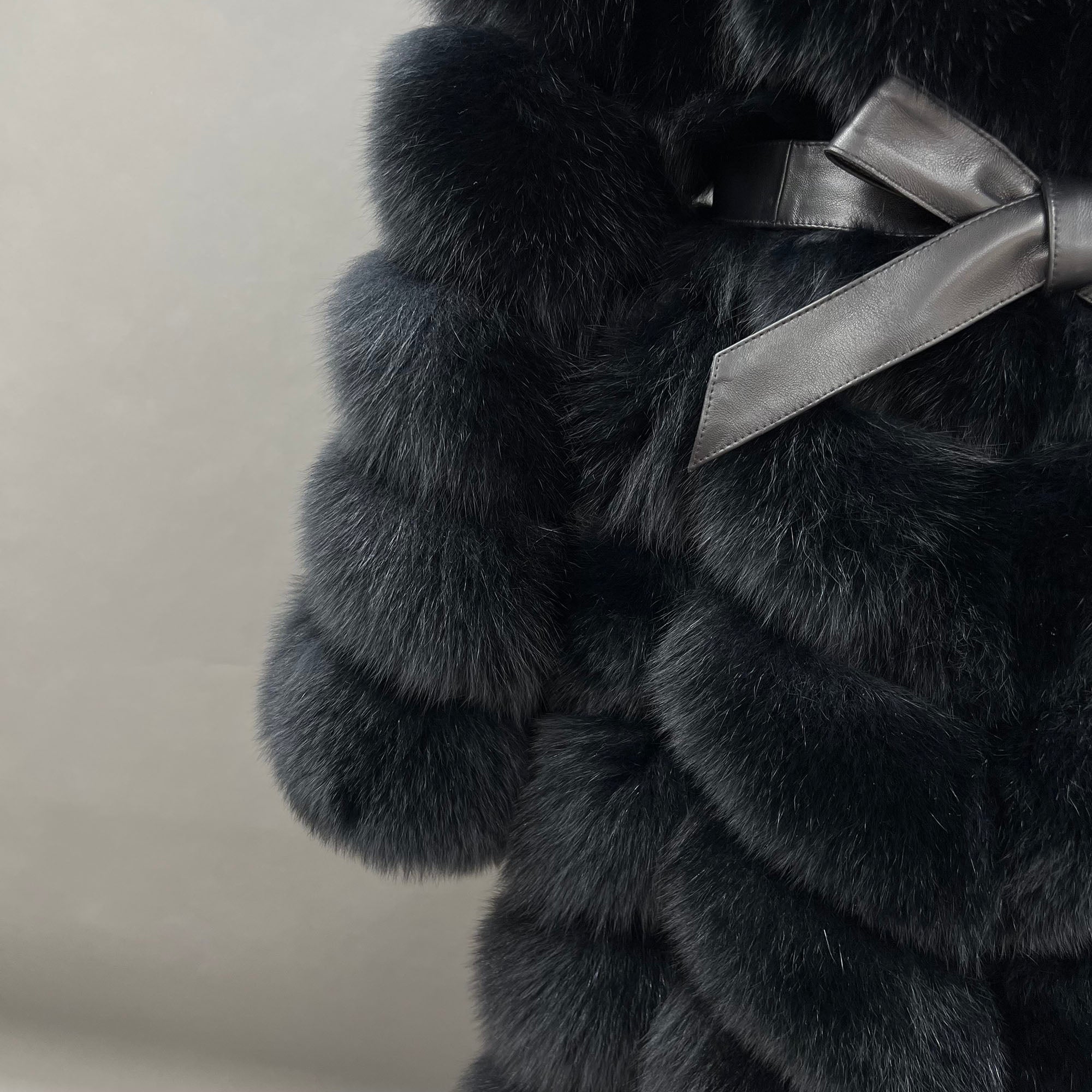 Raccoon Fur vs Fox Fur: Which Coat Is Right for You?
