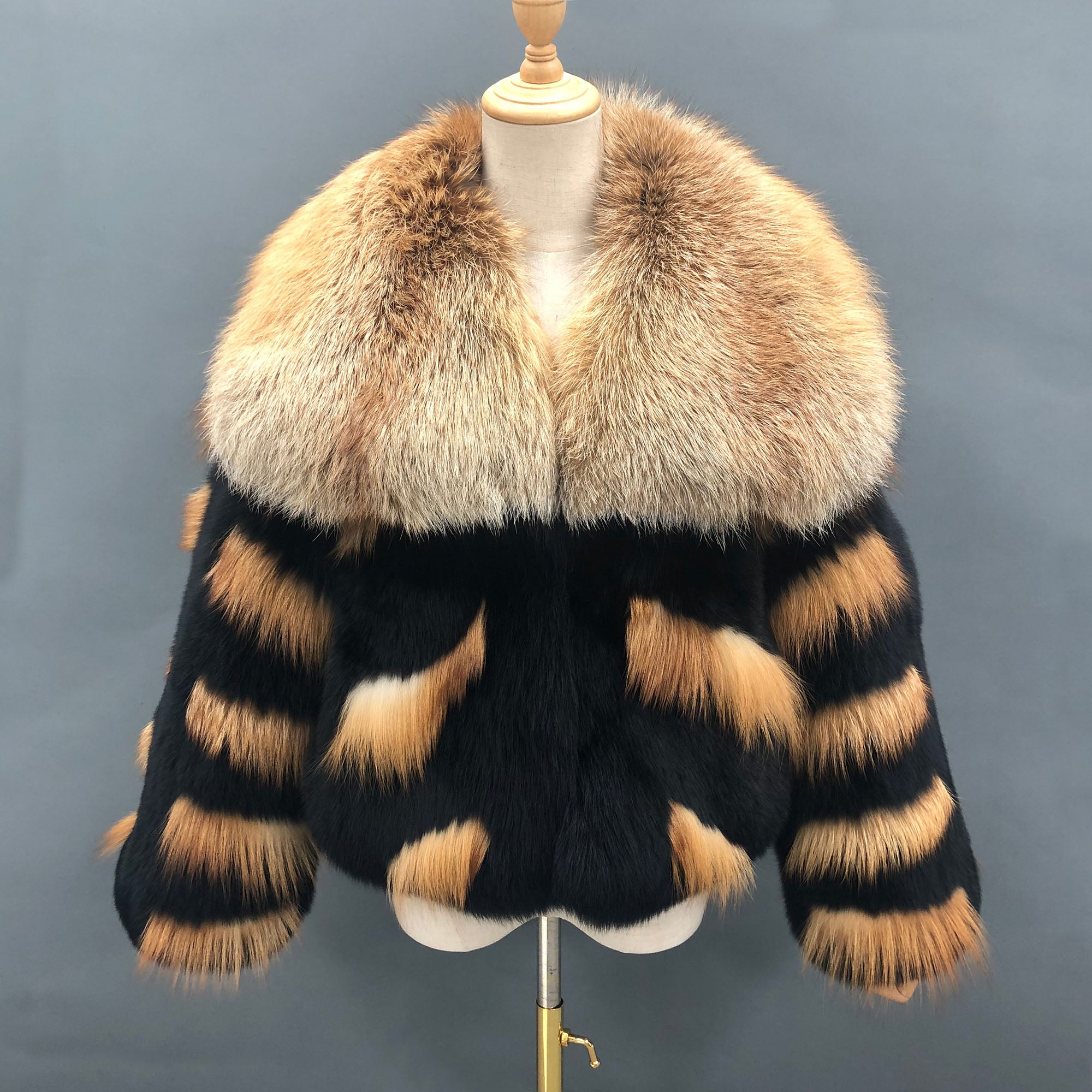 Women's Whole-Pelt Fox Fur Cropped Jacket with Oversized Red Fox Collar — detail 1