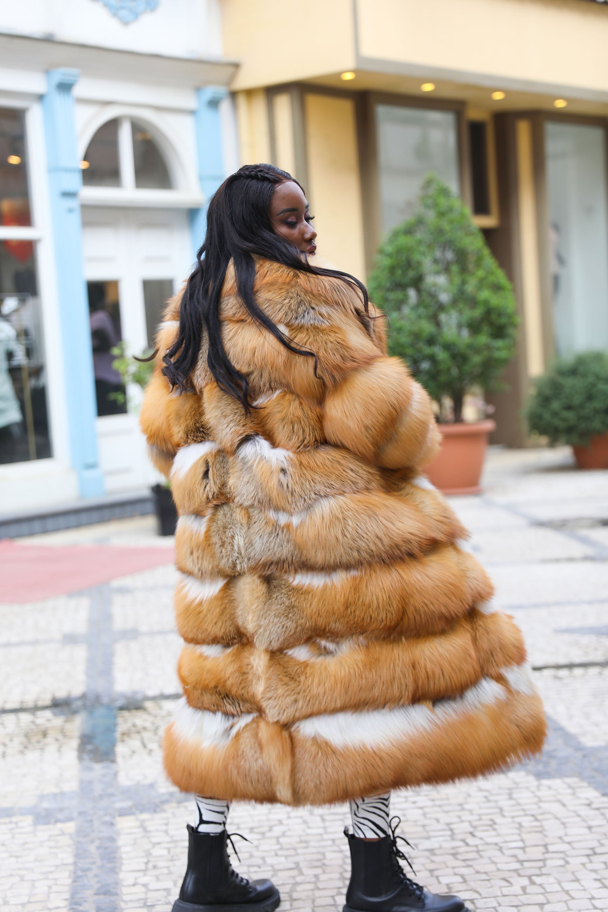 Women's Red Fox Fur Long Coat - collar detail close-up