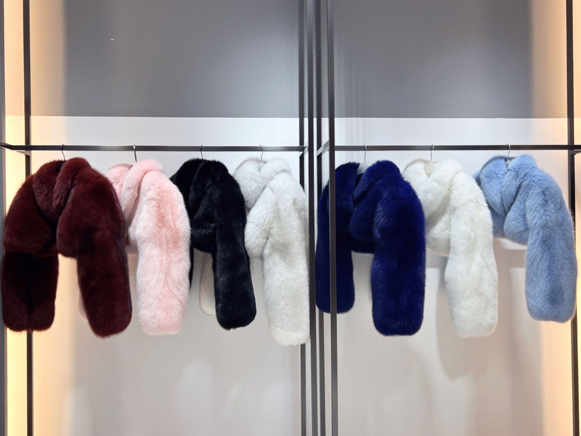 Women's Whole-Pelt Fox Fur Cropped Jacket with Oversized Shawl Collar — Downtown Rhythm