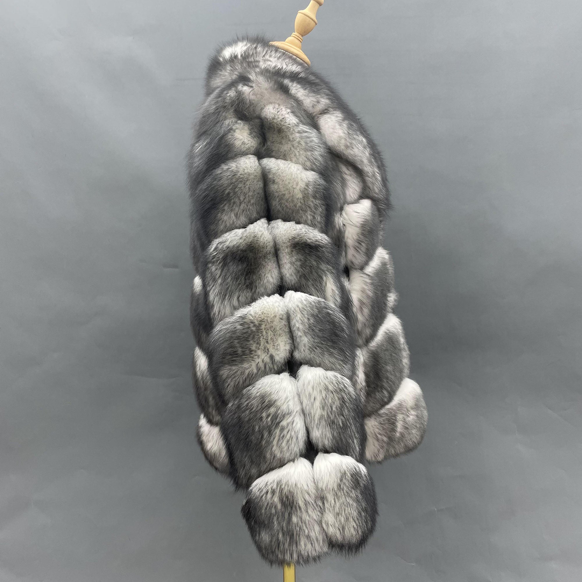 Women's Frosted Fox Fur Coat - Natural White - Collar Detail