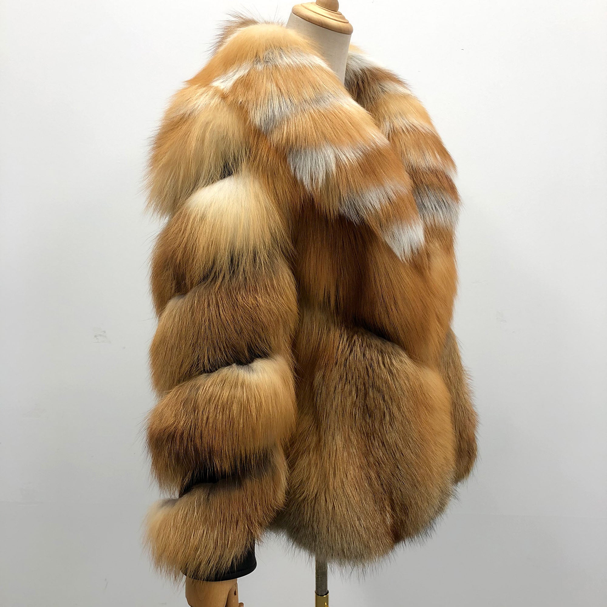 Women's Natural Red Fox Fur Oversized Jacket with Big Lapel Collar — collar detail